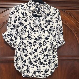 Ann Taylor Black & White Floral Button-Down Shirt